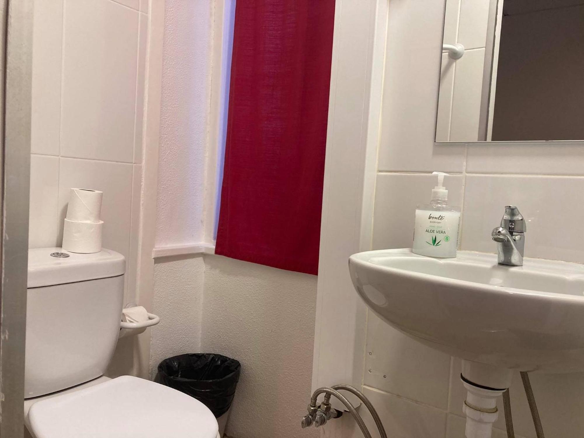 Peters Guesthouse Aveiro Chambre photo